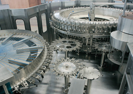 Automatische rotierende gekohlte Getränkefüllmaschine, 20000BPH 80 geht voran